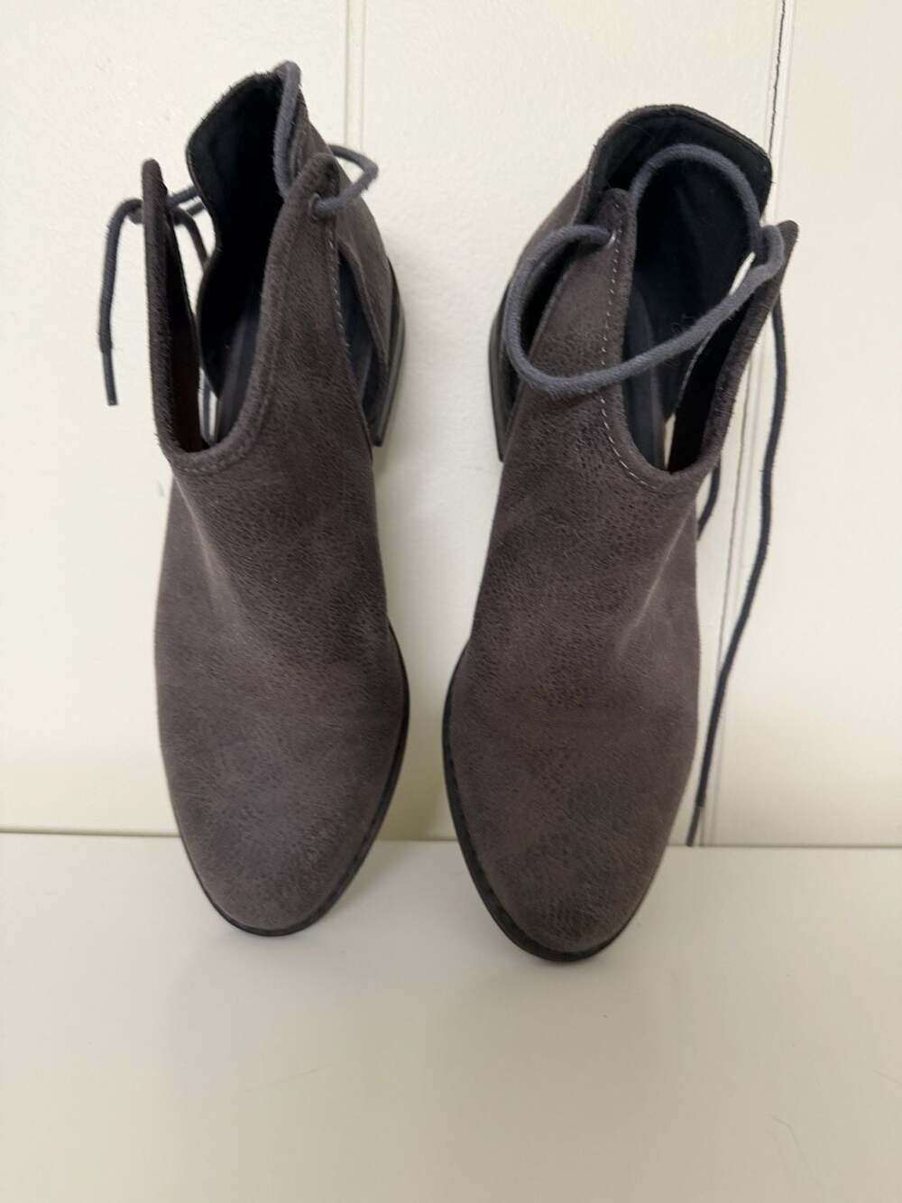 Rocket Dog Women's Size 7 Gray Faux Suede Cutout Lace-Up Ankle Booties